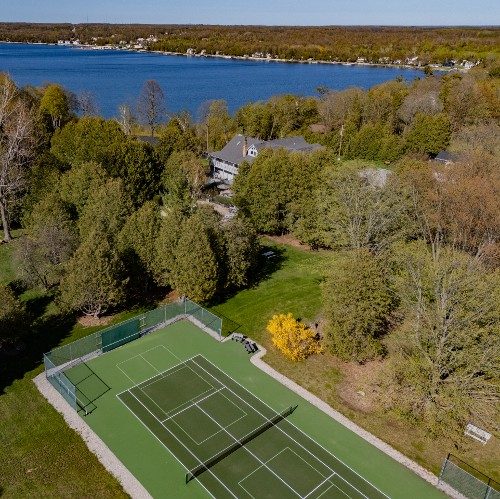 Aerial view of pickleball & tennis court 